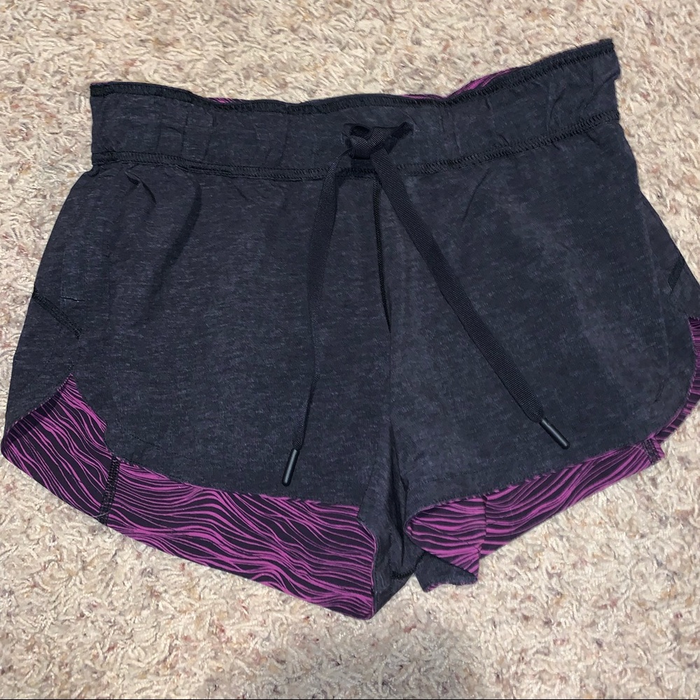 LULU SIZE 6 SHORTS REVERSABLE